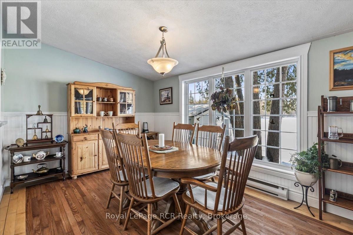 119 Kingston Drive, West Grey, ON - Indoor Photo Showing Dining Room