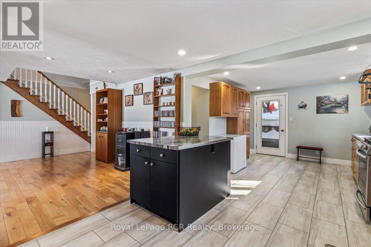 119 Kingston Drive, West Grey, ON - Indoor Photo Showing Kitchen