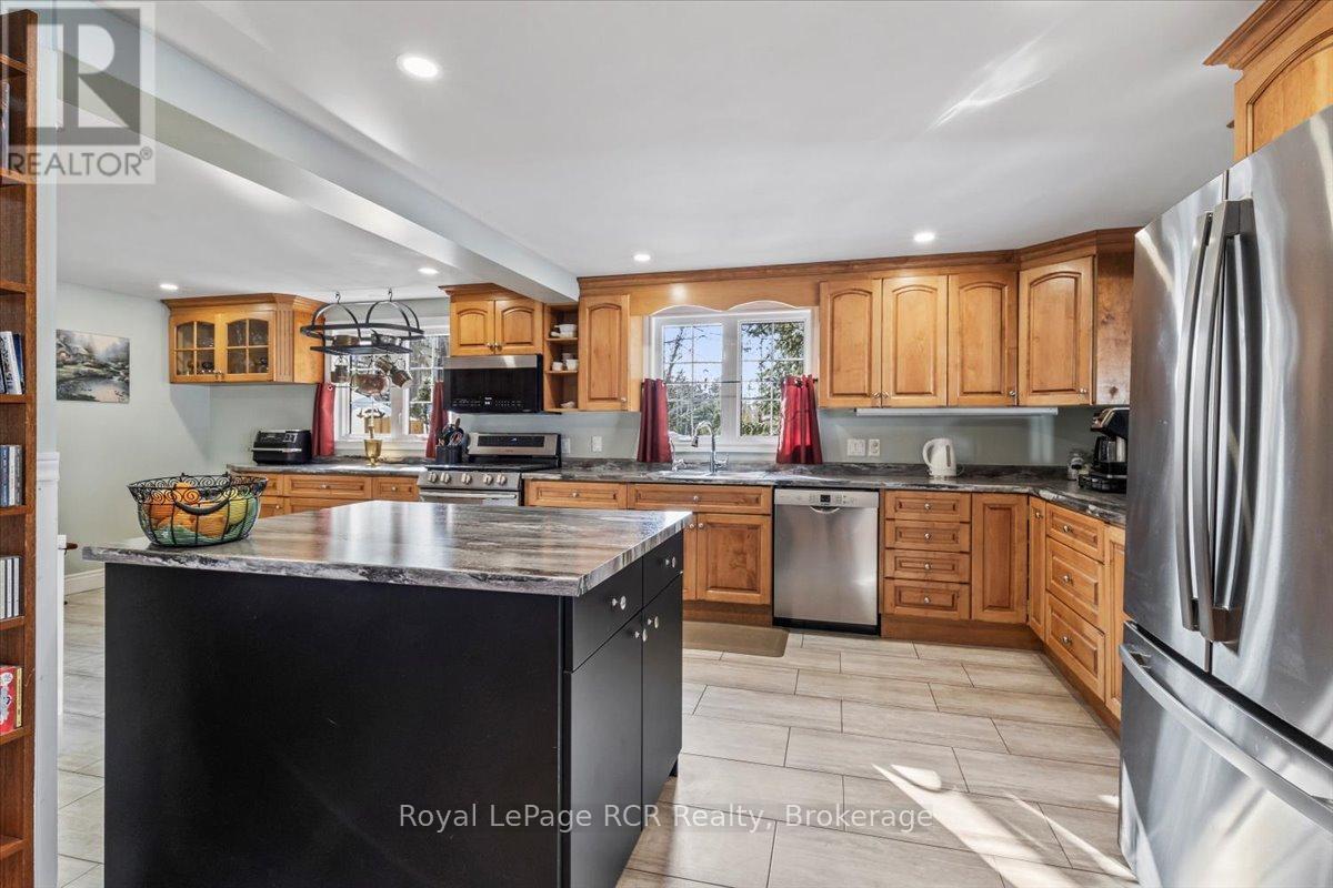 119 Kingston Drive, West Grey, ON - Indoor Photo Showing Kitchen