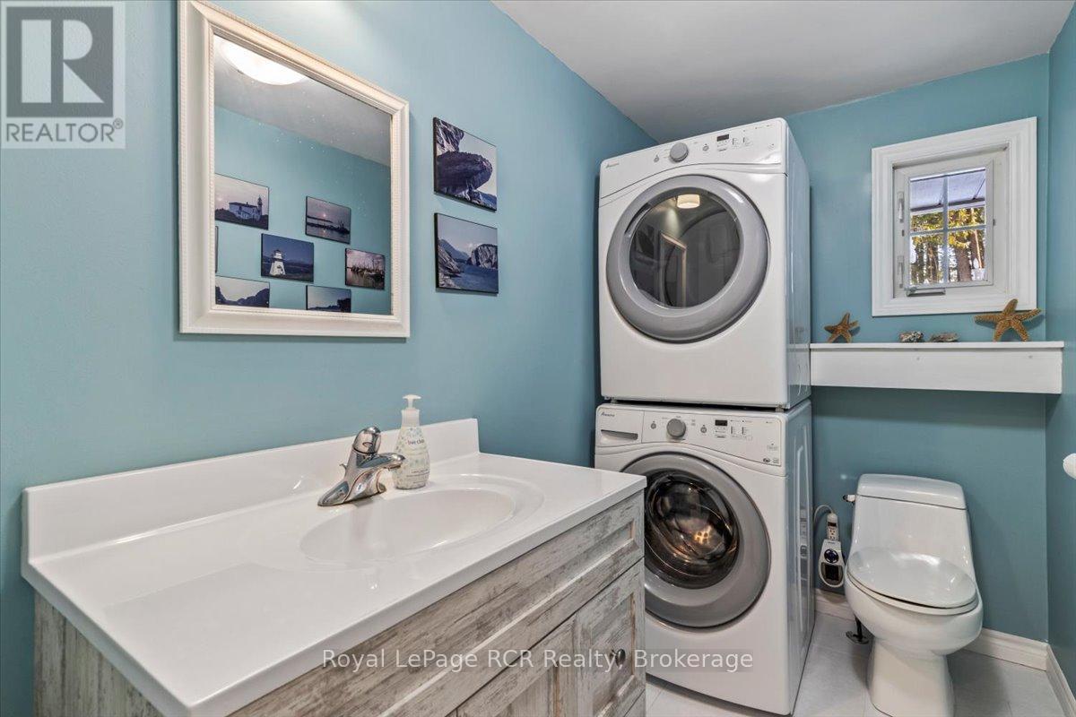 119 Kingston Drive, West Grey, ON - Indoor Photo Showing Laundry Room