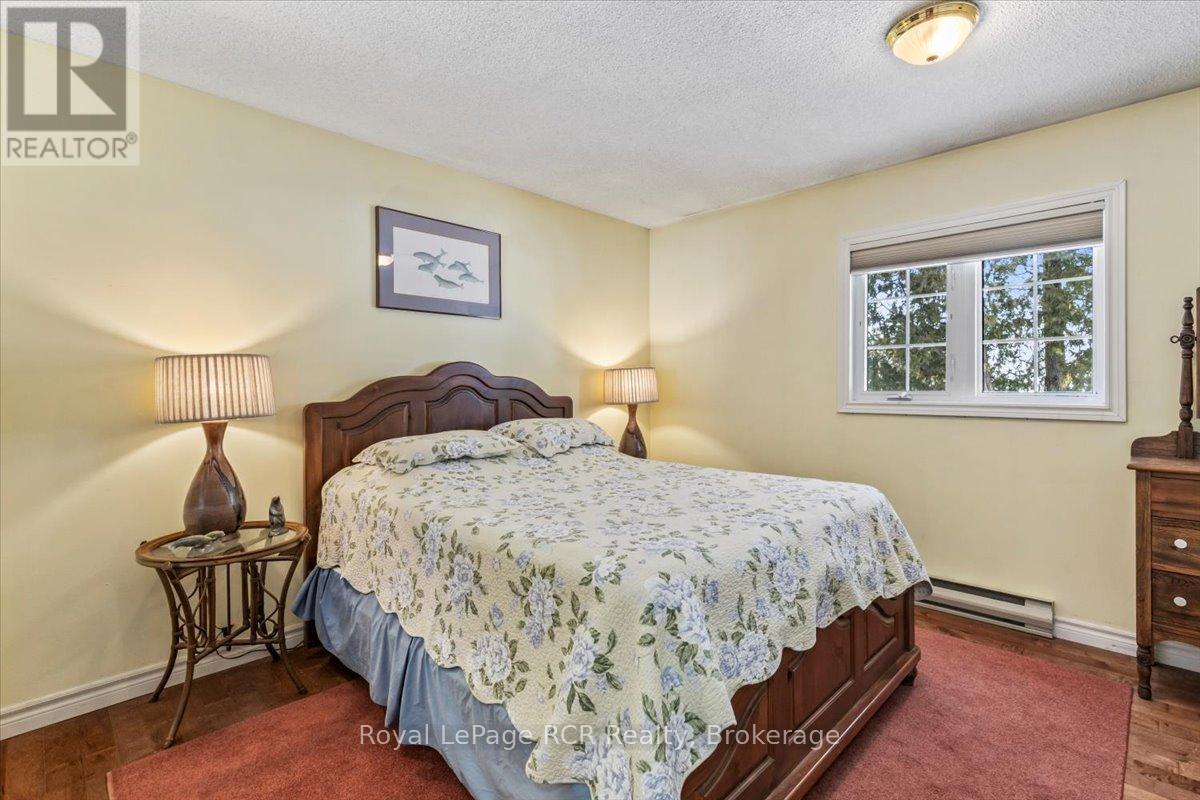 119 Kingston Drive, West Grey, ON - Indoor Photo Showing Bedroom