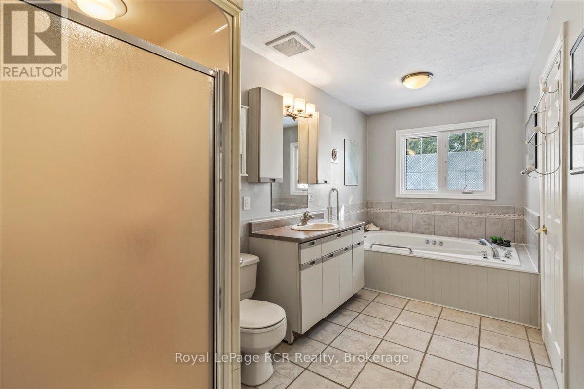 119 Kingston Drive, West Grey, ON - Indoor Photo Showing Bathroom