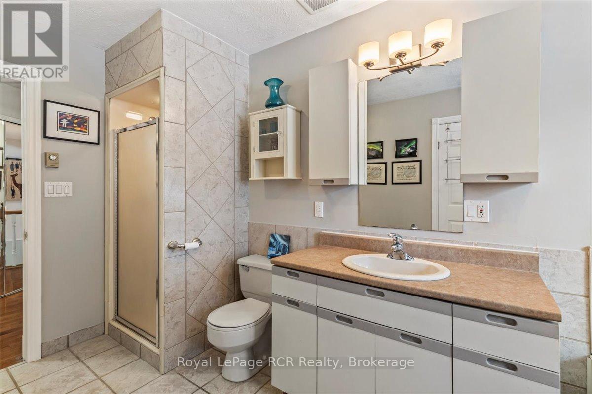 119 Kingston Drive, West Grey, ON - Indoor Photo Showing Bathroom