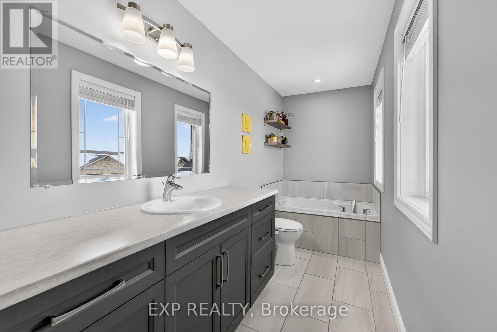 25 Virginia Crescent, Belleville (Thurlow Ward), ON - Indoor Photo Showing Bathroom