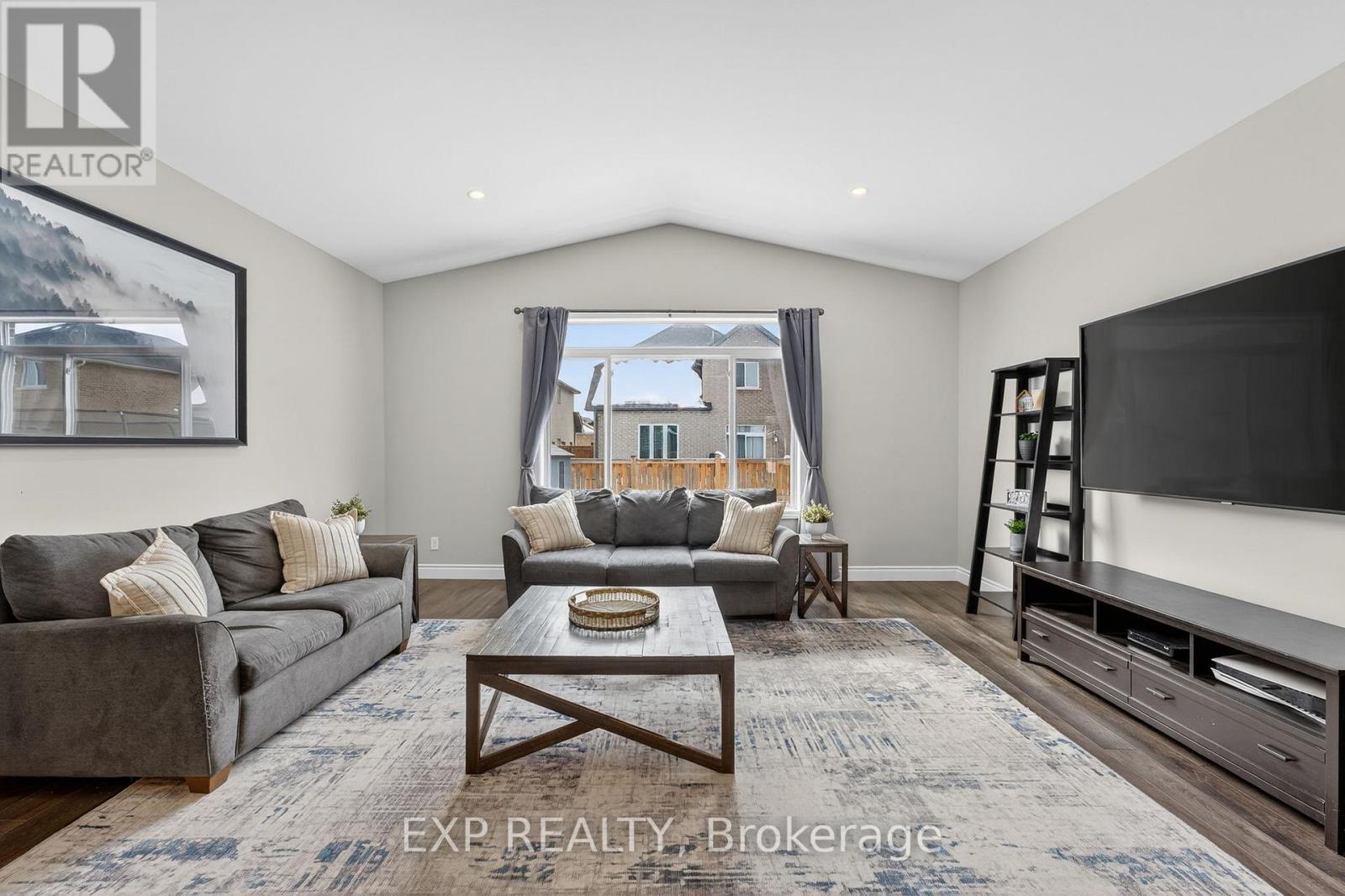 25 Virginia Crescent, Belleville (Thurlow Ward), ON - Indoor Photo Showing Living Room