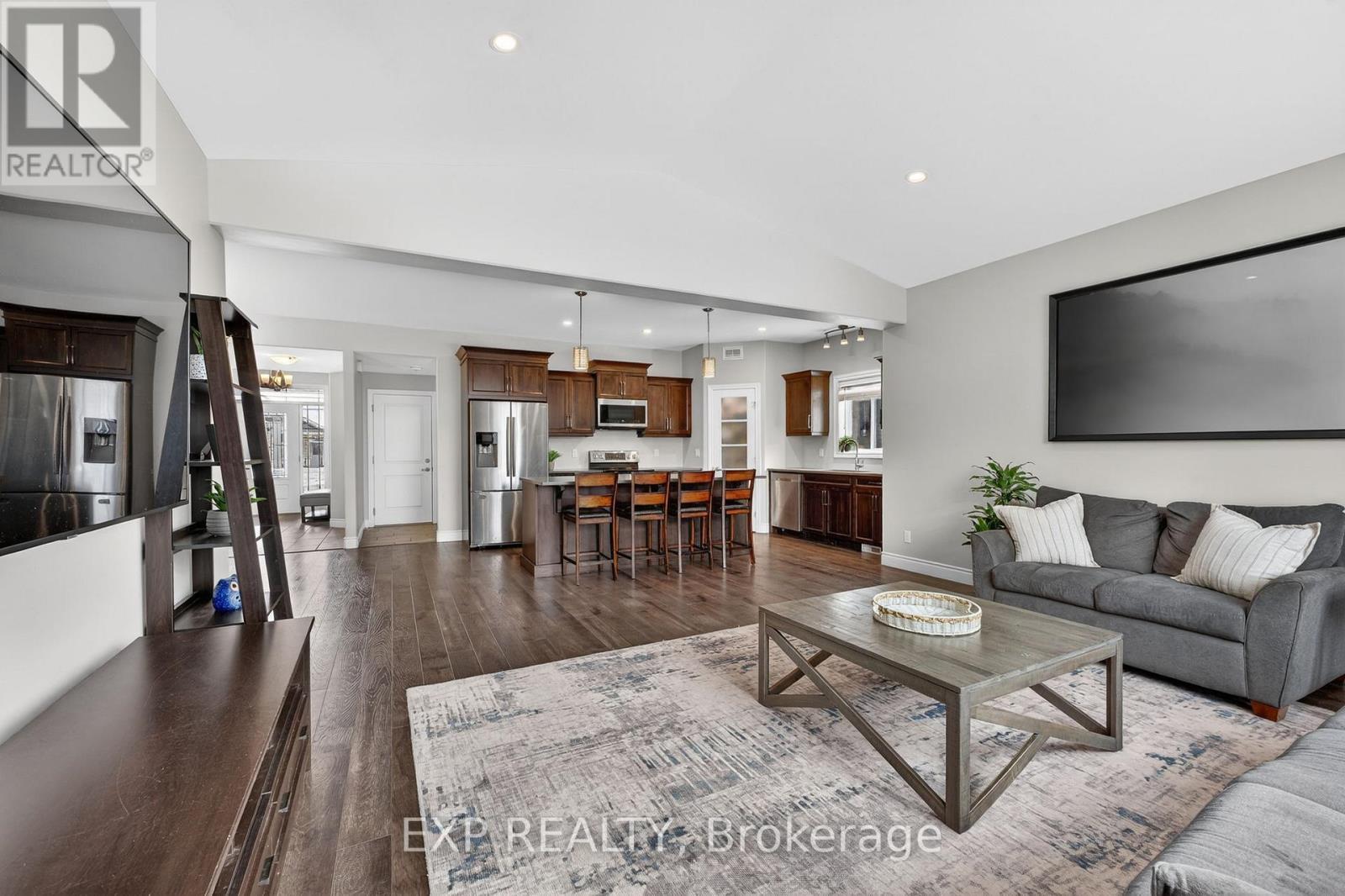 25 Virginia Crescent, Belleville (Thurlow Ward), ON - Indoor Photo Showing Living Room