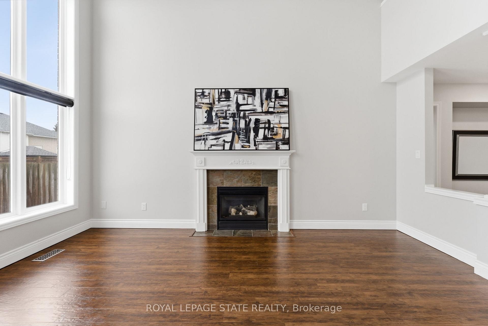 3 Holkham Avenue, Hamilton, ON - Indoor Photo Showing Living Room With Fireplace