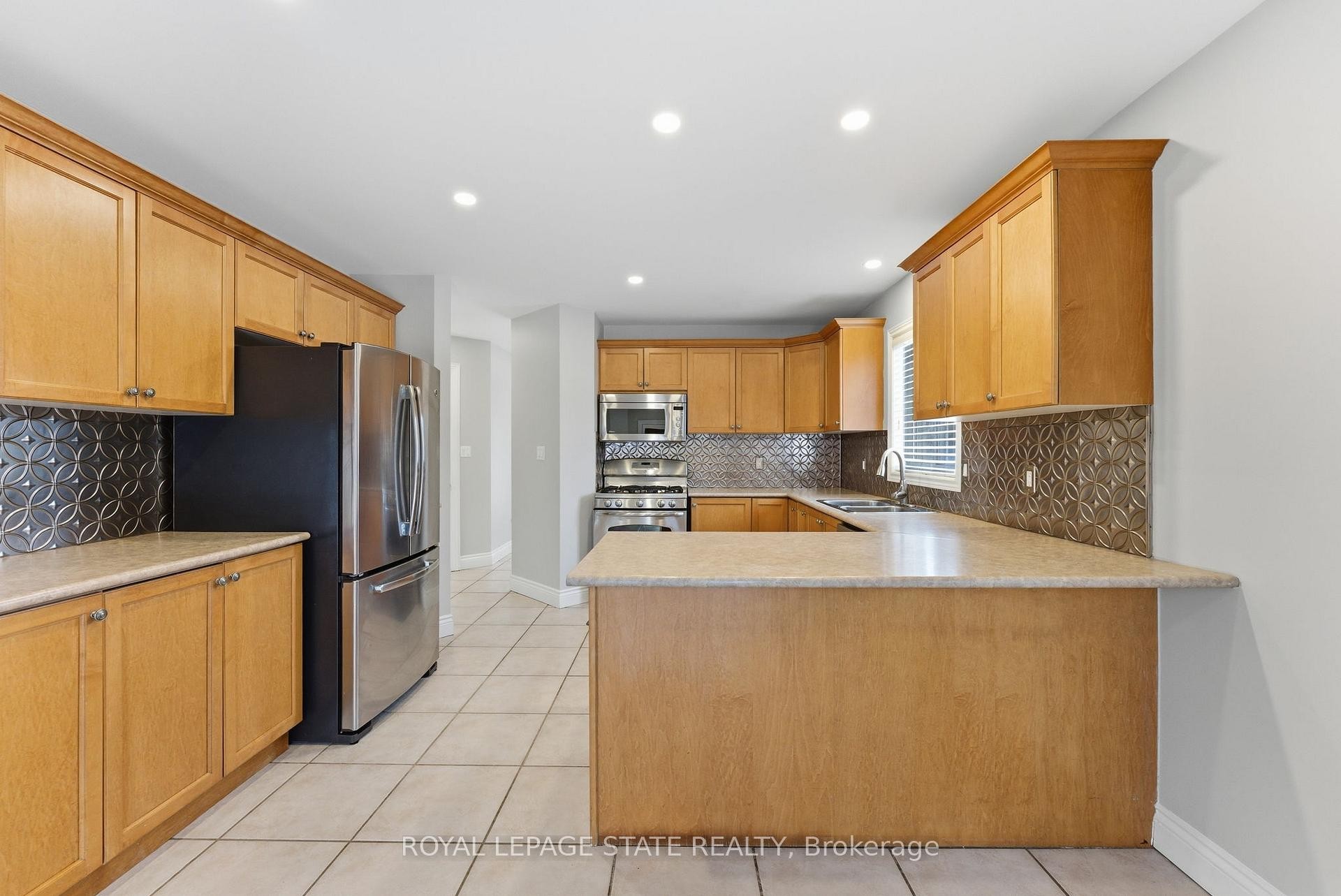 3 Holkham Avenue, Hamilton, ON - Indoor Photo Showing Kitchen With Double Sink