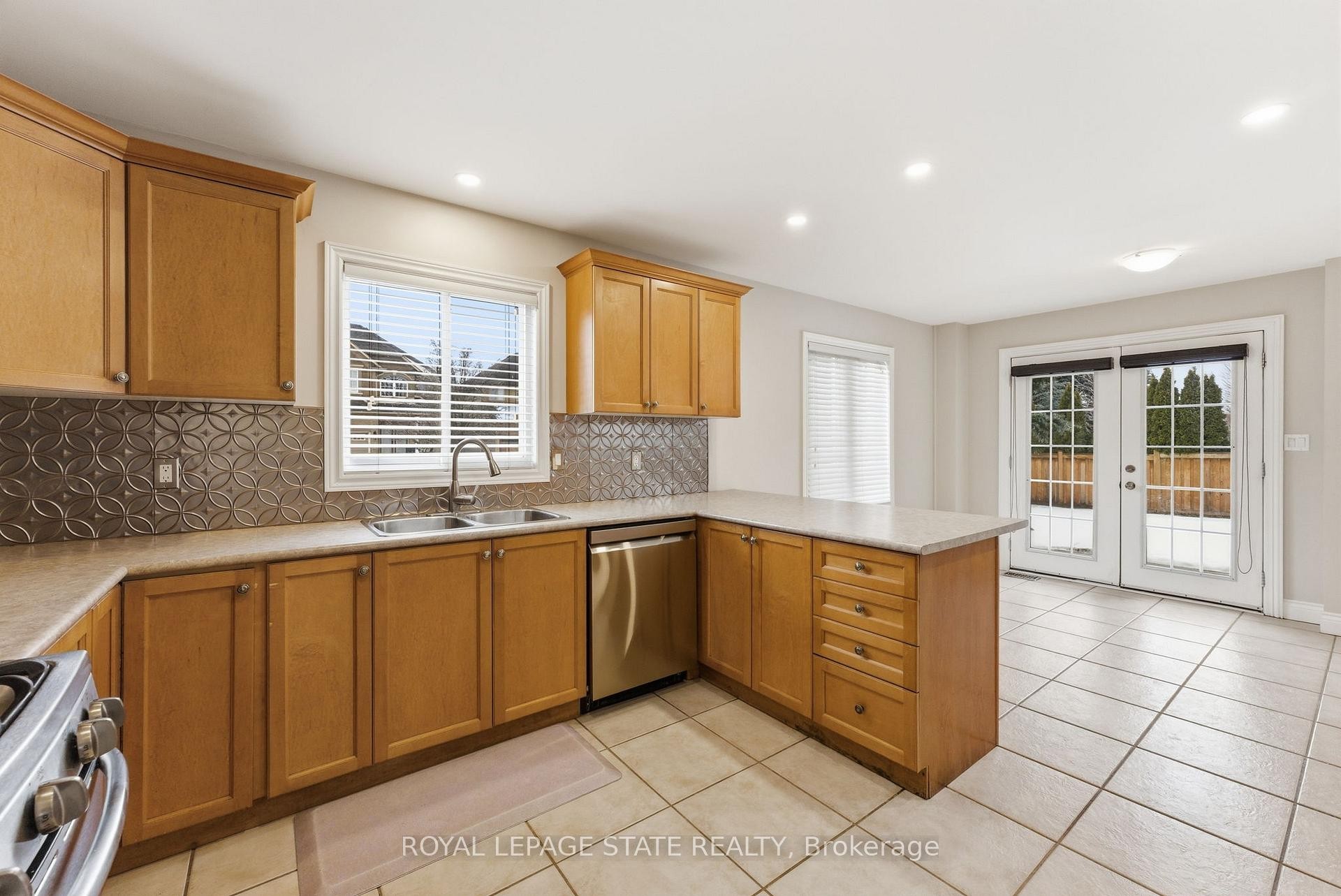 3 Holkham Avenue, Hamilton, ON - Indoor Photo Showing Kitchen With Double Sink