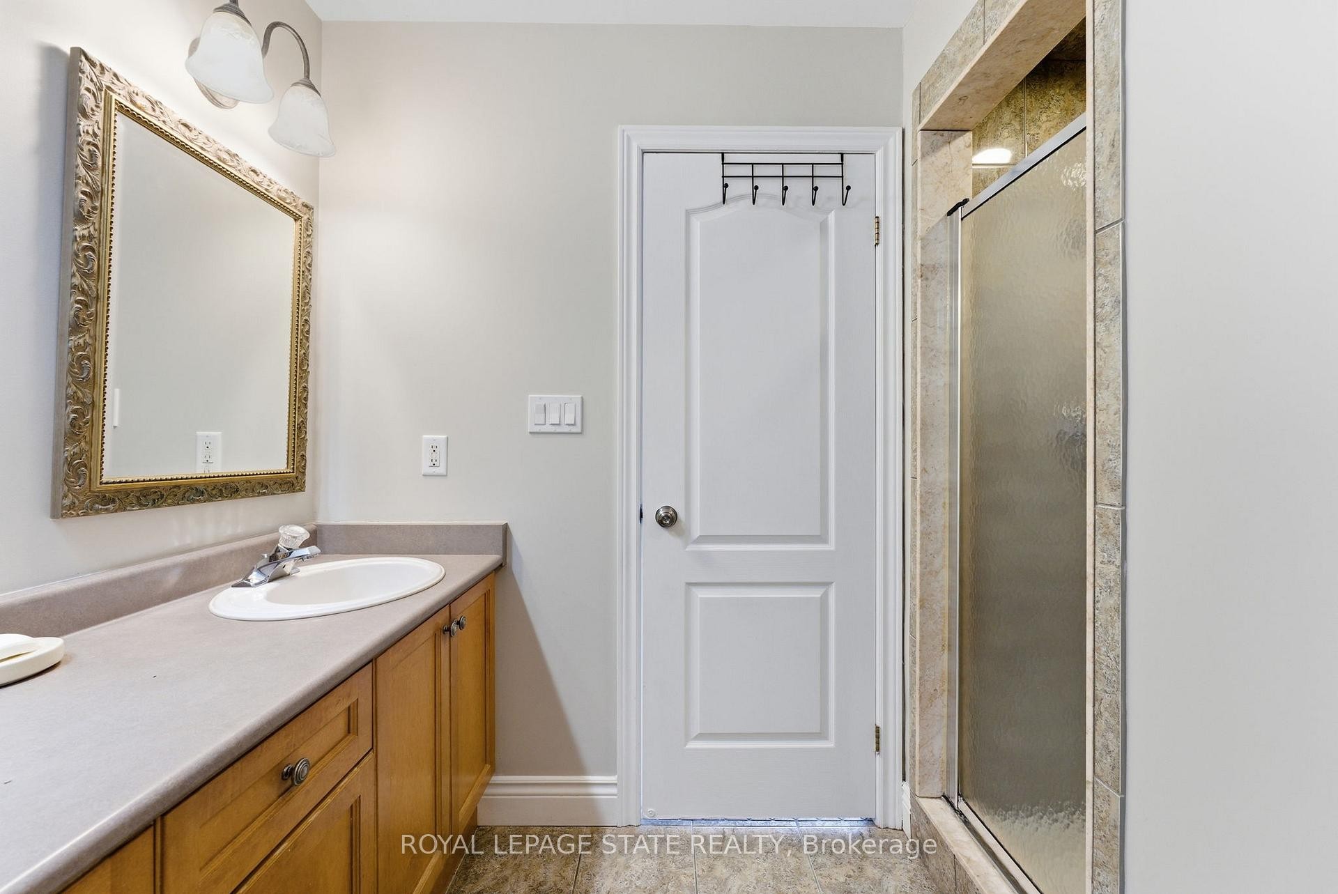 3 Holkham Avenue, Hamilton, ON - Indoor Photo Showing Bathroom