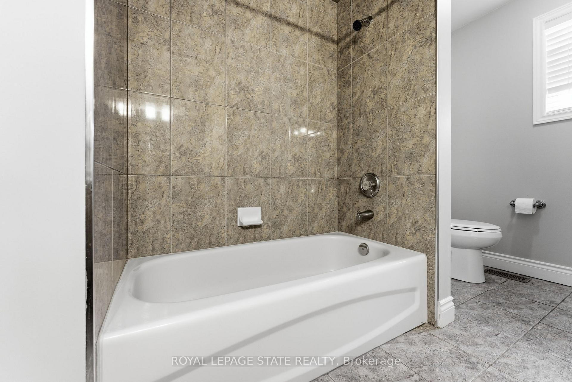 3 Holkham Avenue, Hamilton, ON - Indoor Photo Showing Bathroom