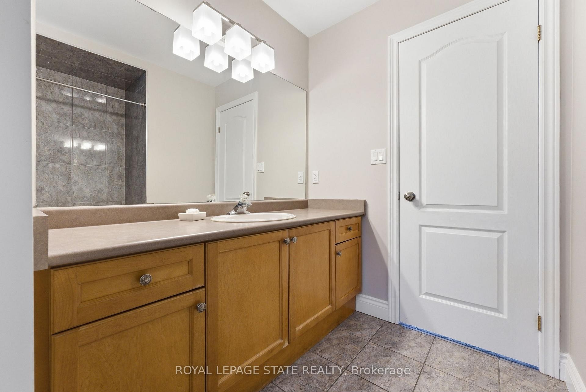 3 Holkham Avenue, Hamilton, ON - Indoor Photo Showing Bathroom