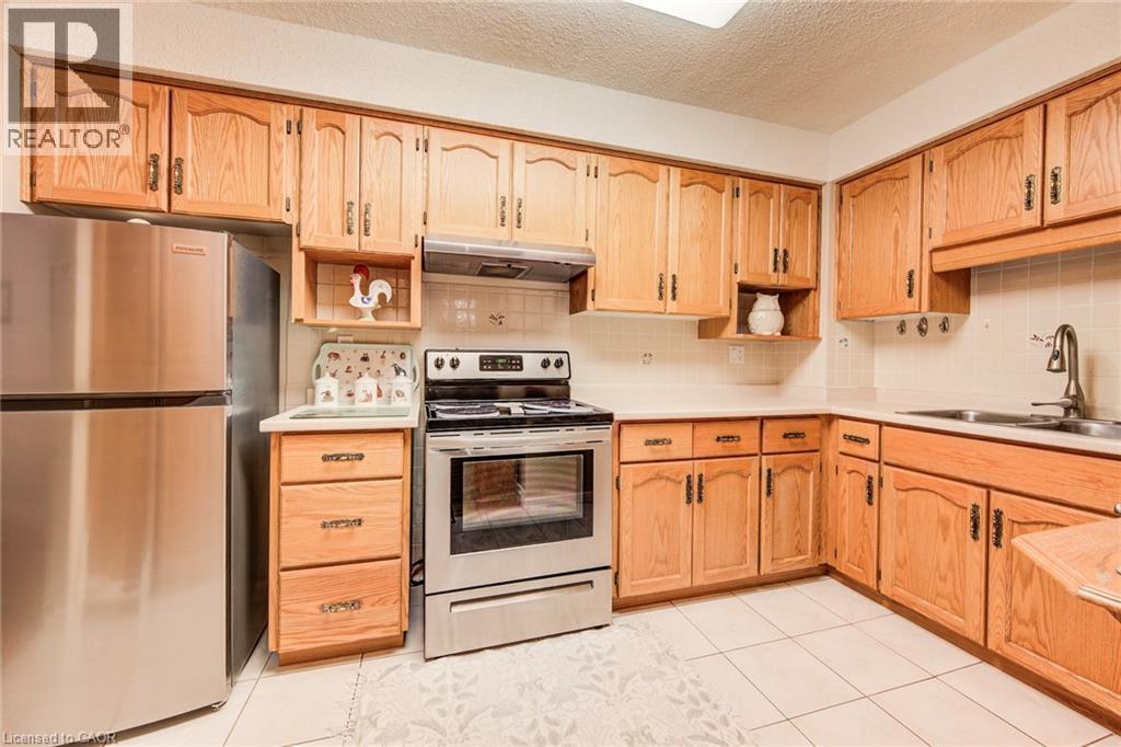 Kitchen - 93 Westwood Road Unit# 206, Guelph, ON - Indoor Photo Showing Kitchen With Double Sink