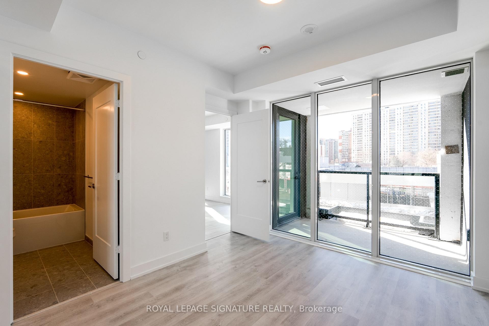 219-25 Cordova Avenue, Toronto, ON - Indoor Photo Showing Other Room