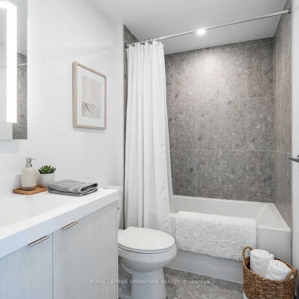 219-25 Cordova Avenue, Toronto, ON - Indoor Photo Showing Bathroom