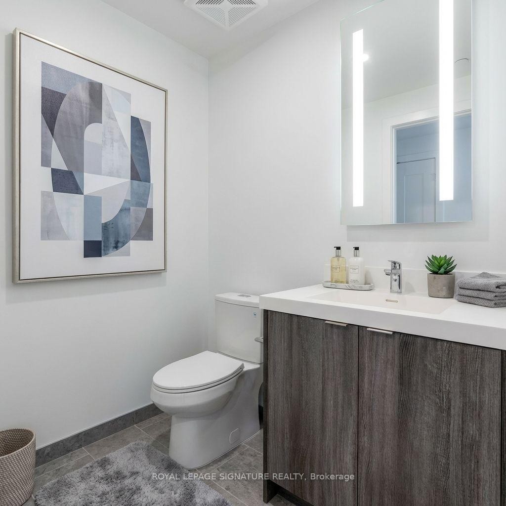 219-25 Cordova Avenue, Toronto, ON - Indoor Photo Showing Bathroom