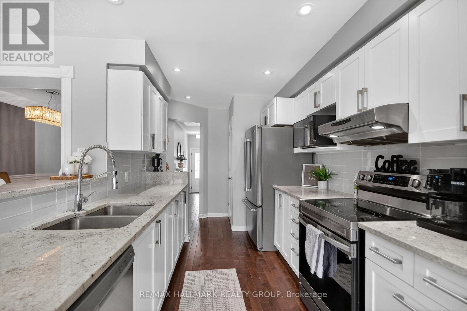 164 Trail Side Circle, Ottawa, ON - Indoor Photo Showing Kitchen With Double Sink With Upgraded Kitchen