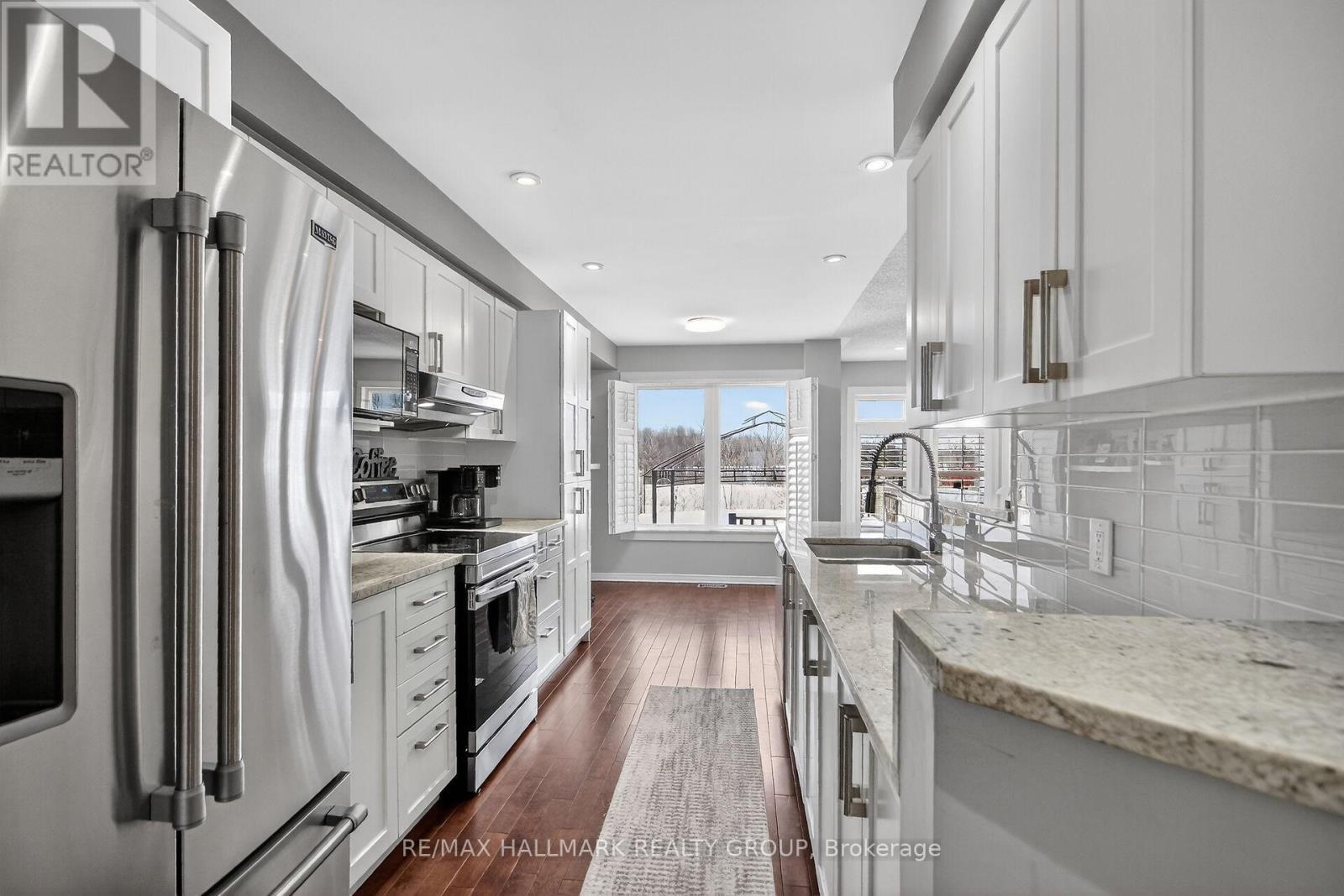 164 Trail Side Circle, Ottawa, ON - Indoor Photo Showing Kitchen With Upgraded Kitchen