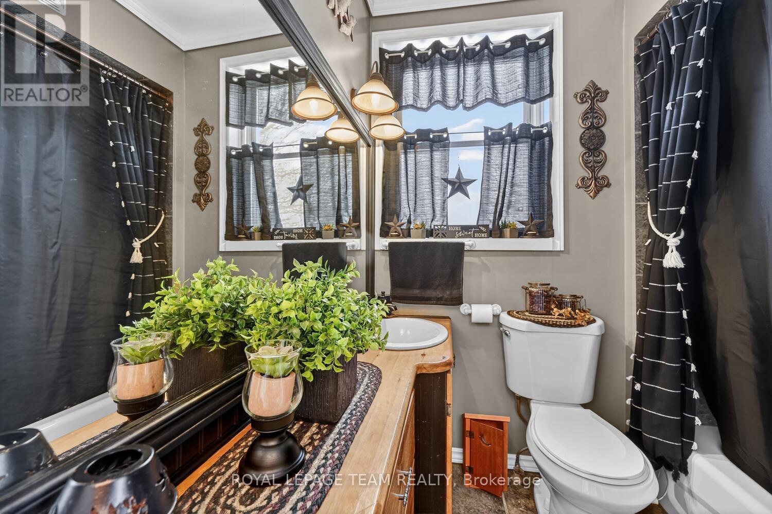 Full Bath - 3322 Cedar Grove Road, Edwardsburgh/Cardinal, ON - Indoor Photo Showing Bathroom