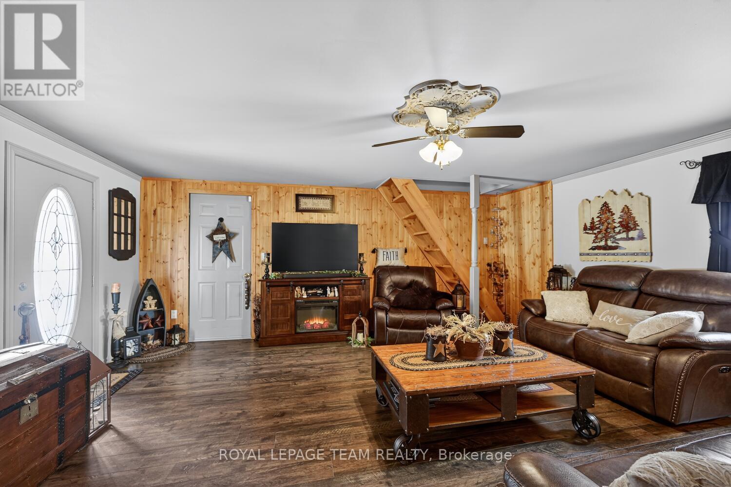 LARGE Living Space with stairs to family room - 3322 Cedar Grove Road, Edwardsburgh/Cardinal, ON - Indoor Photo Showing Living Room