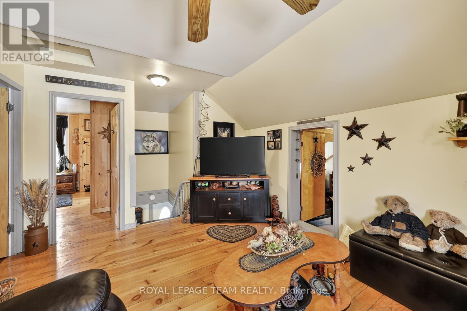 Family Space - 3322 Cedar Grove Road, Edwardsburgh/Cardinal, ON - Indoor Photo Showing Other Room