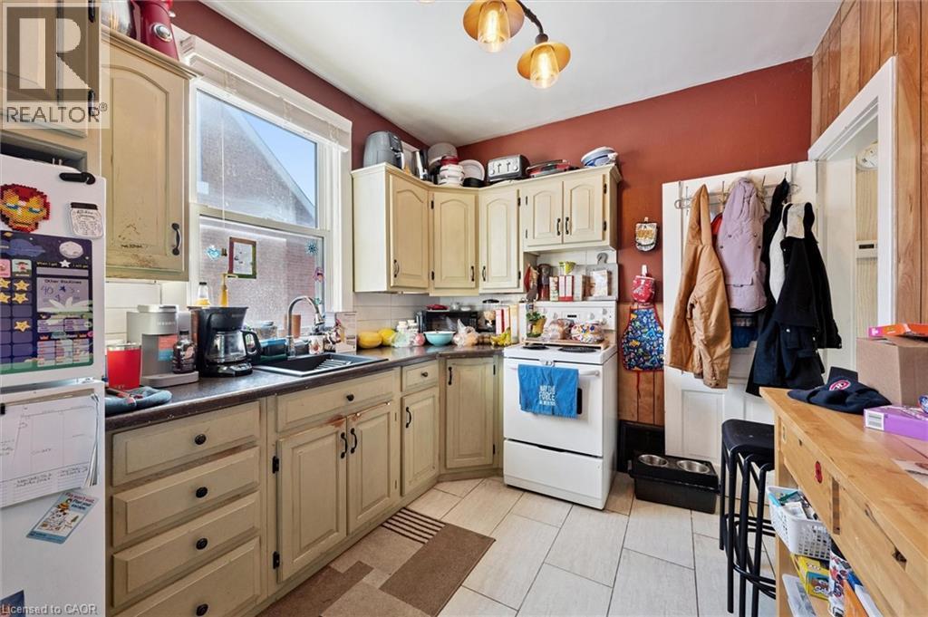 81 Harvey Lane, Cambridge, ON - Indoor Photo Showing Kitchen With Double Sink