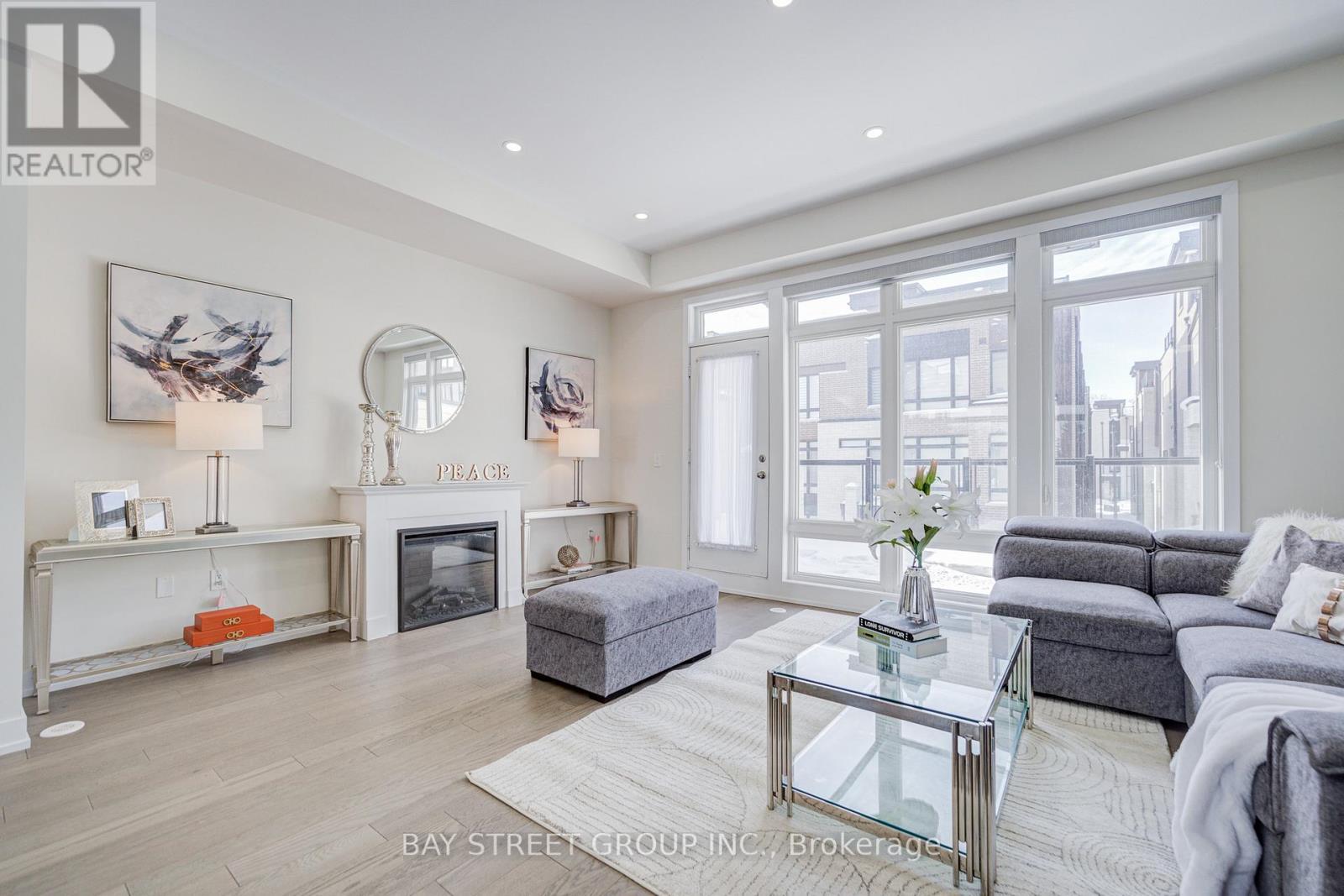51 Credit Lane, Richmond Hill, ON - Indoor Photo Showing Living Room With Fireplace