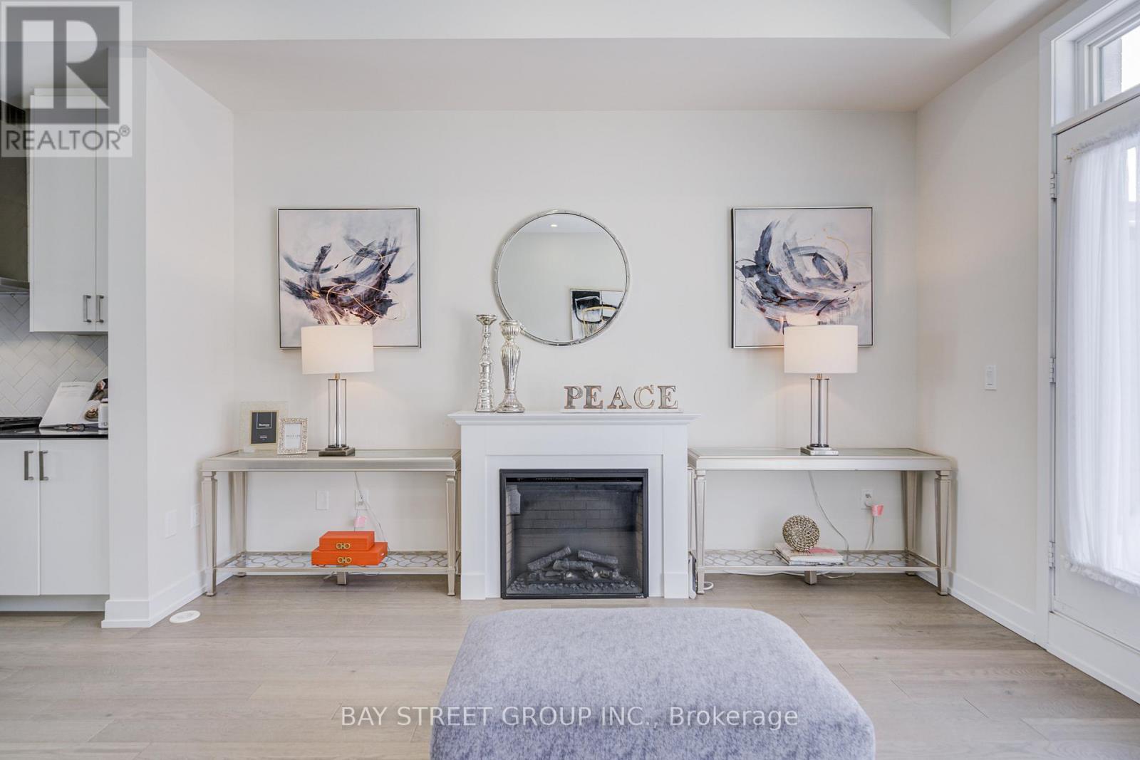 51 Credit Lane, Richmond Hill, ON - Indoor With Fireplace