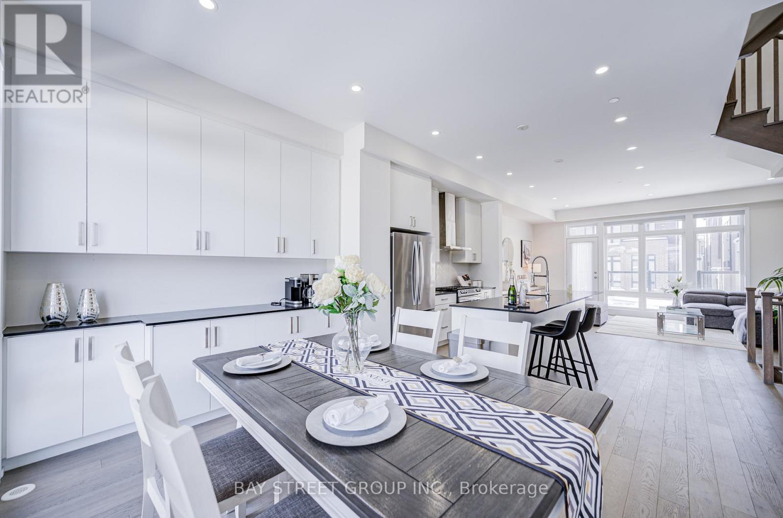 51 Credit Lane, Richmond Hill, ON - Indoor Photo Showing Other Room