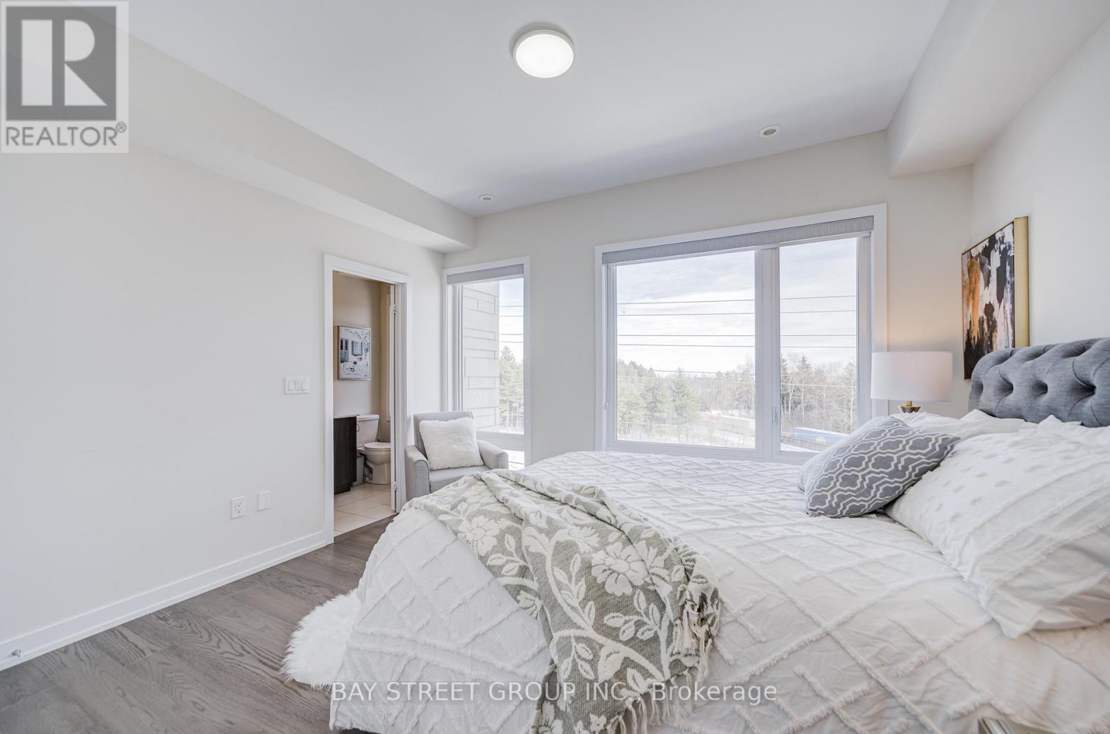 51 Credit Lane, Richmond Hill, ON - Indoor Photo Showing Bedroom