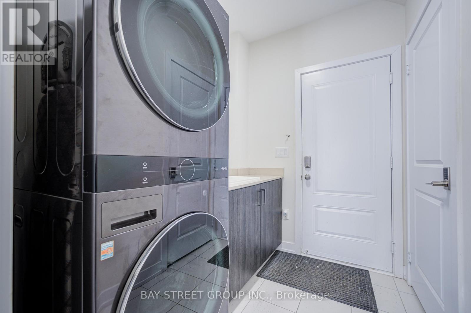 51 Credit Lane, Richmond Hill, ON - Indoor Photo Showing Laundry Room