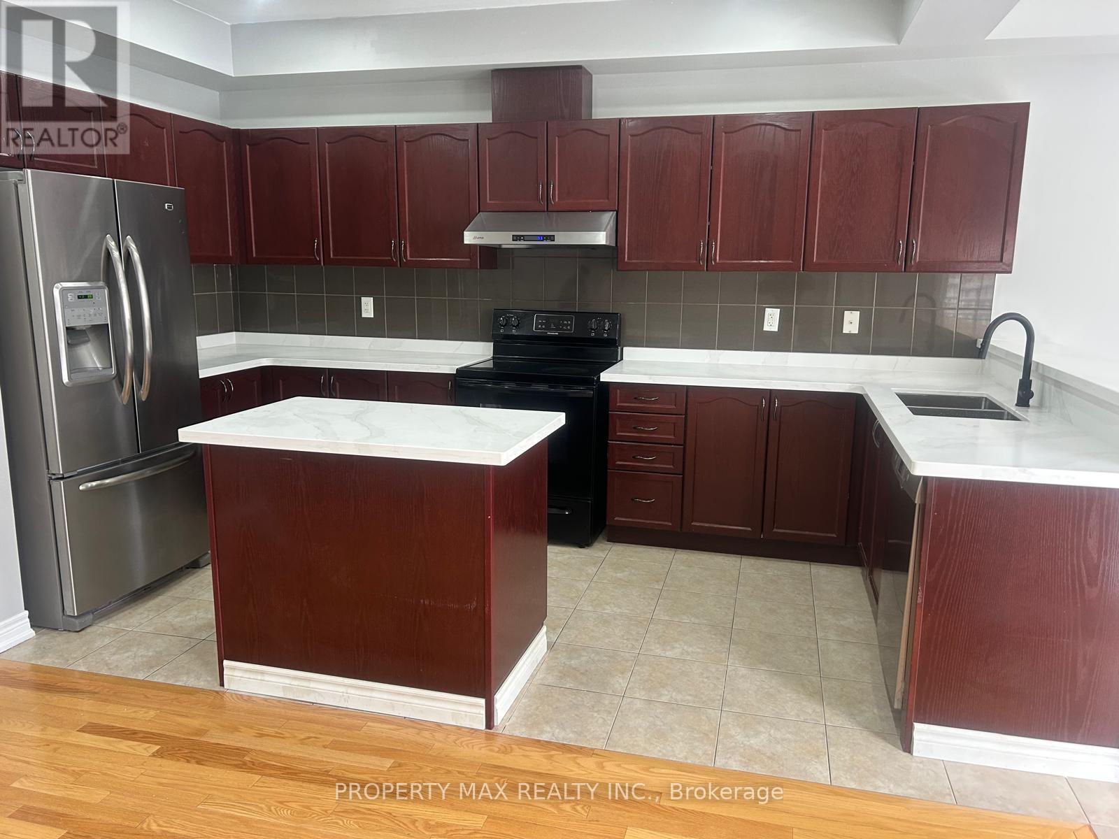 20 Toulouse Court, Markham, ON - Indoor Photo Showing Kitchen With Double Sink