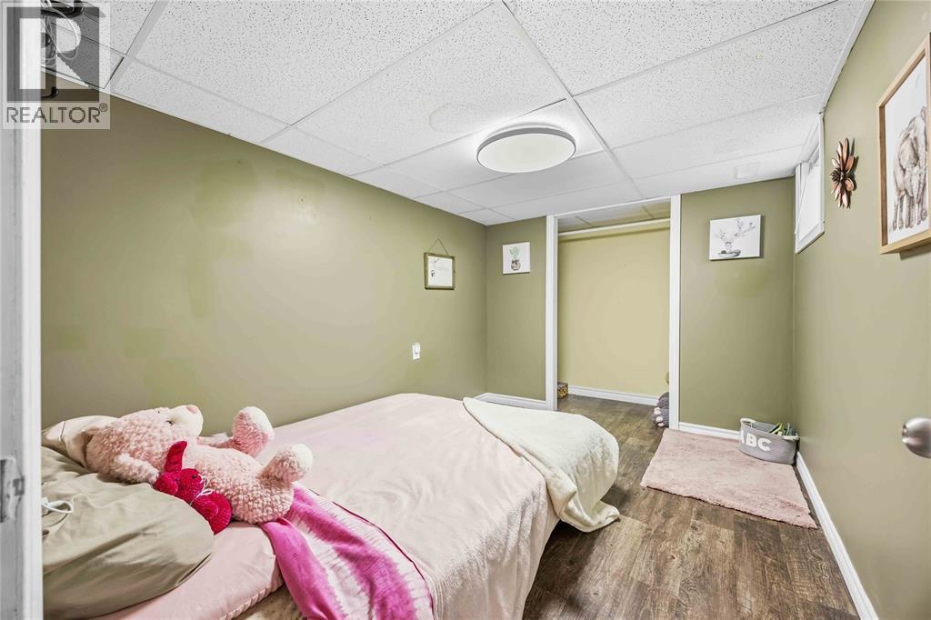 2346 Sydenham Avenue, St Clair, ON - Indoor Photo Showing Bedroom