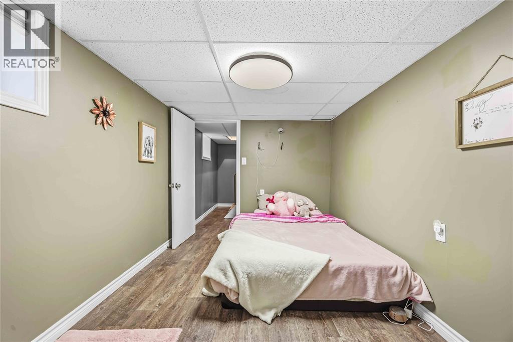 2346 Sydenham Avenue, St Clair, ON - Indoor Photo Showing Bedroom