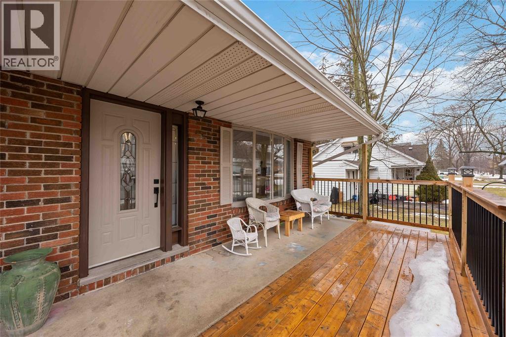 2346 Sydenham Avenue, St Clair, ON - Outdoor With Deck Patio Veranda