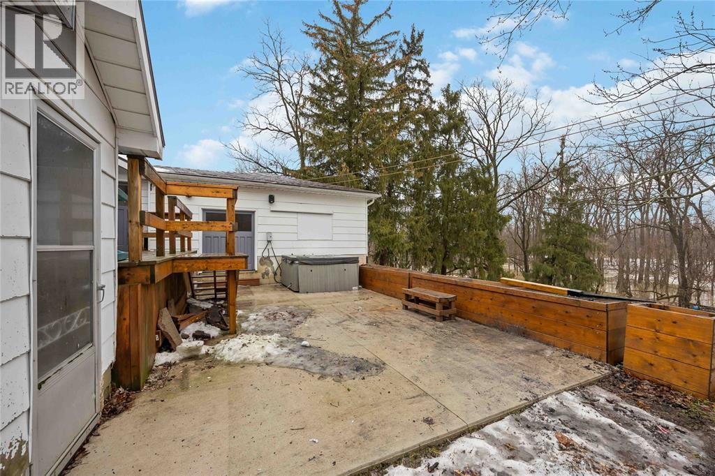 2346 Sydenham Avenue, St Clair, ON - Outdoor