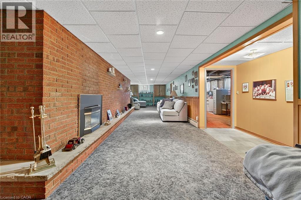 182 Sweets Corners Road, Selkirk, ON - Indoor Photo Showing Other Room With Fireplace
