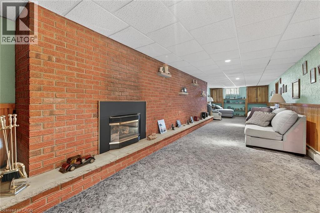 182 Sweets Corners Road, Selkirk, ON - Indoor With Fireplace