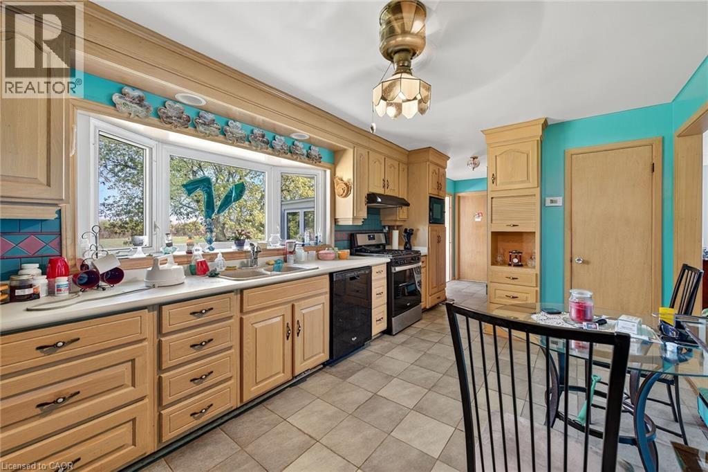 182 Sweets Corners Road, Selkirk, ON - Indoor Photo Showing Kitchen With Double Sink