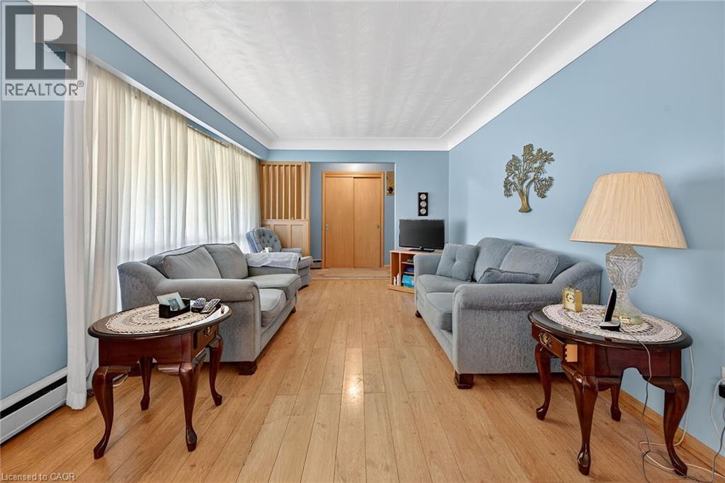 182 Sweets Corners Road, Selkirk, ON - Indoor Photo Showing Living Room