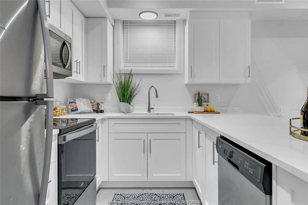 301-233 Watson, Windsor, ON