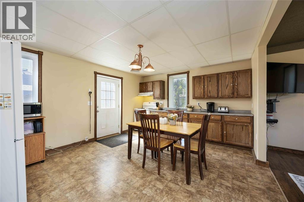 3201 Park Street, Brooke-Alvinston, ON - Indoor Photo Showing Dining Room