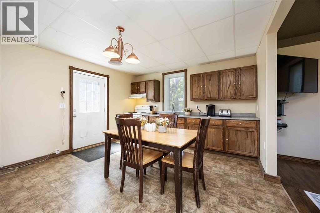 3201 Park Street, Brooke-Alvinston, ON - Indoor Photo Showing Dining Room