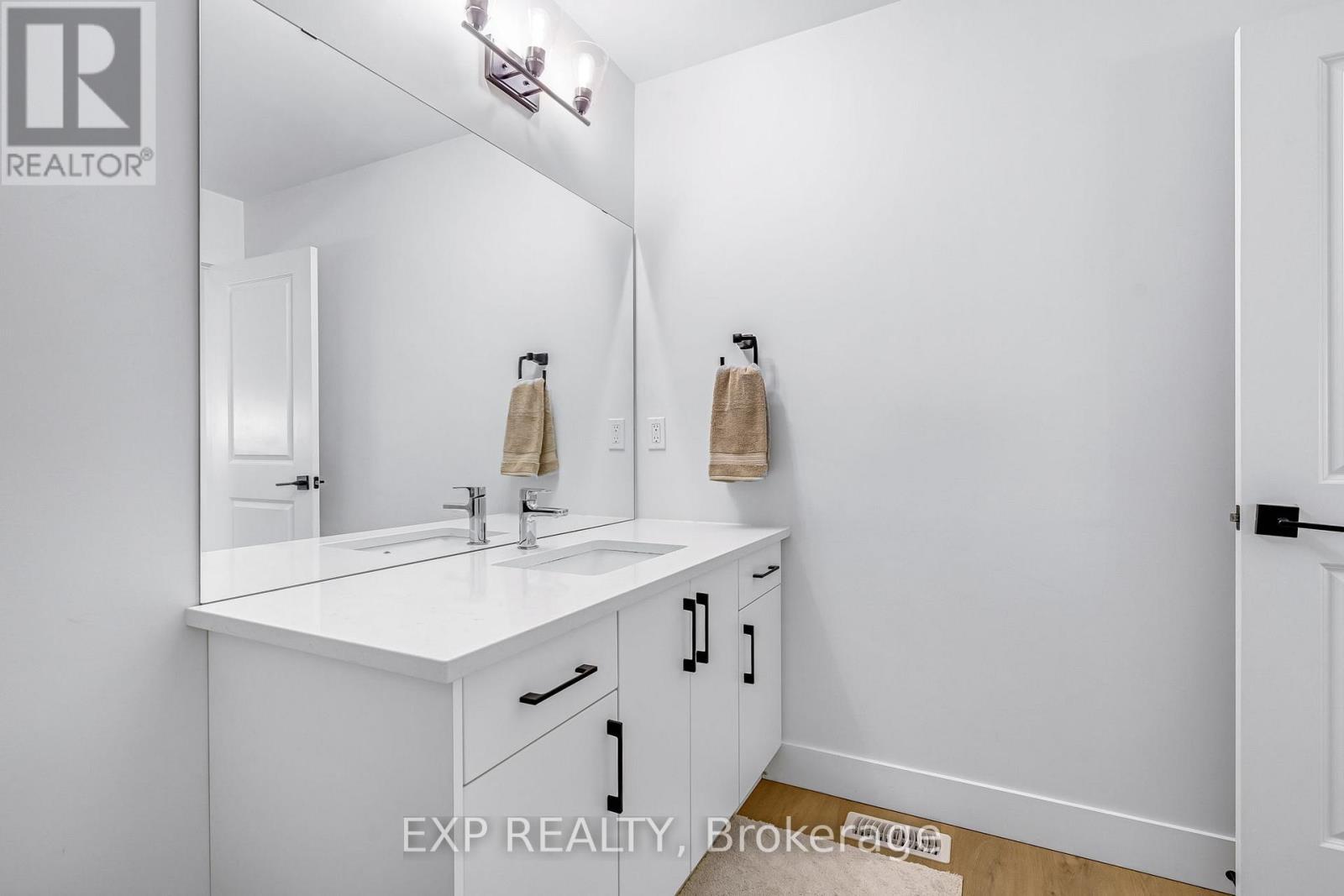 2nd Floor 4 pc Bath - 26 - 1870 Aldersbrook Gate, London North (North S), ON