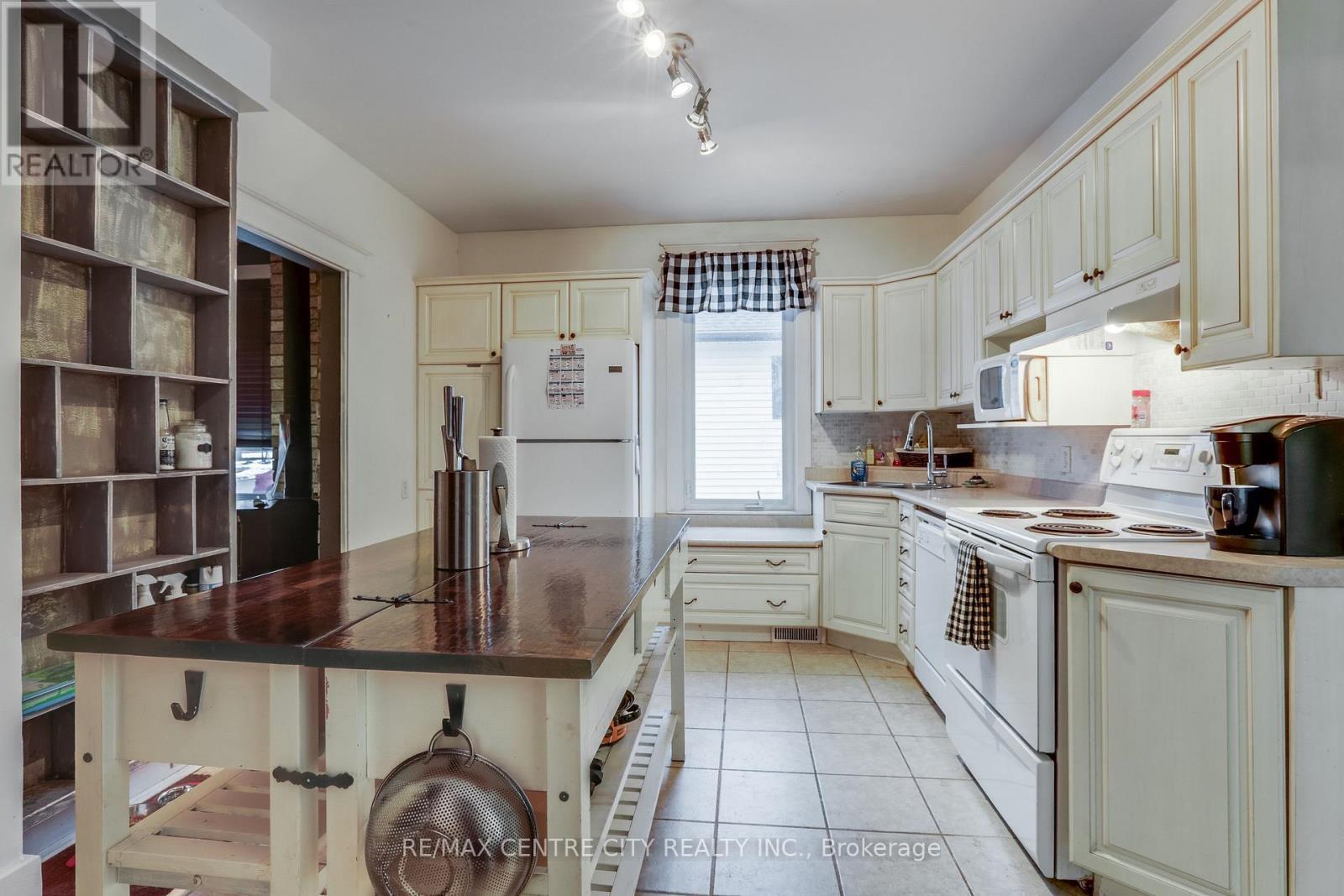 430 Kathleen Avenue, London East (East H), ON - Indoor Photo Showing Kitchen