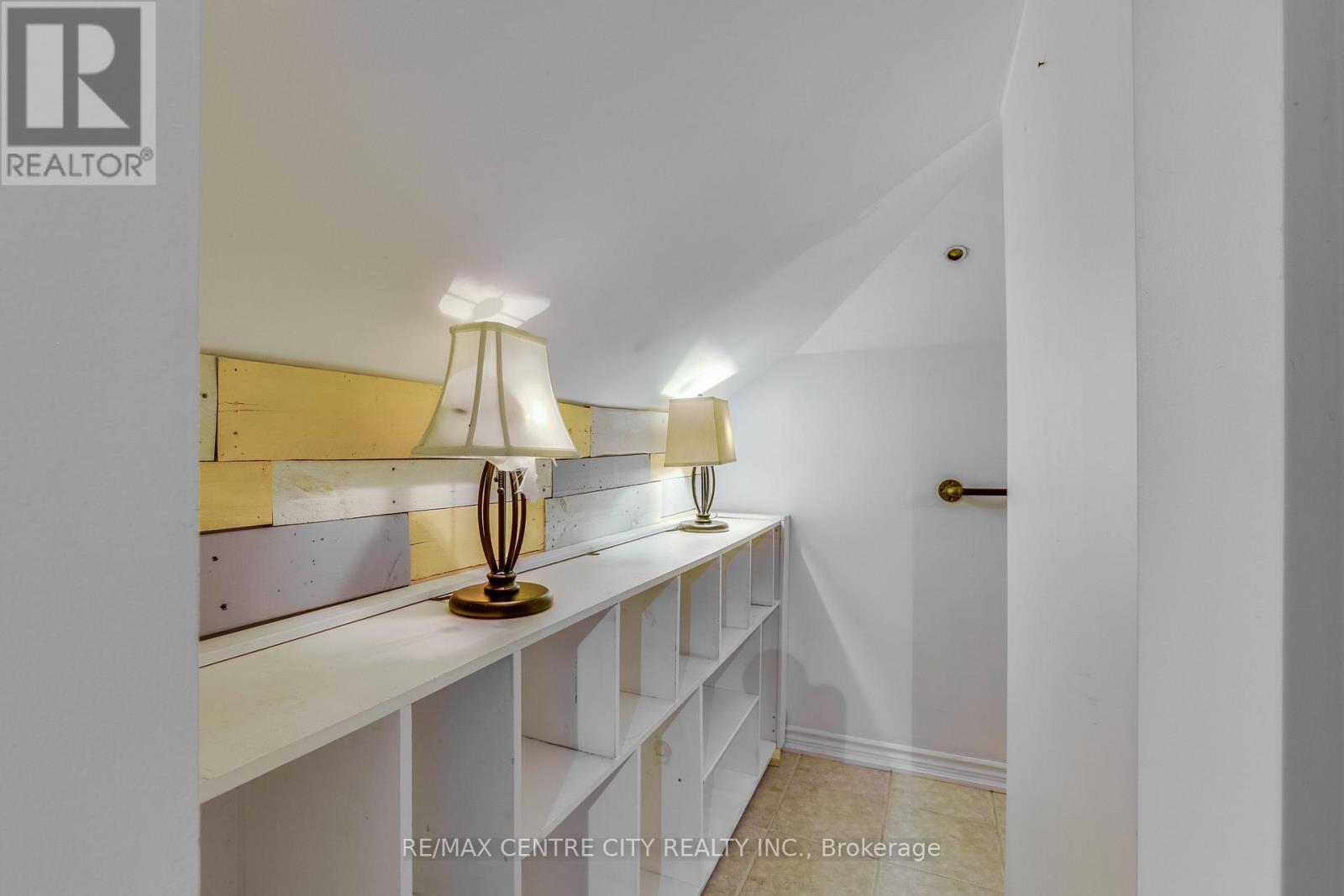 430 Kathleen Avenue, London East (East H), ON - Indoor