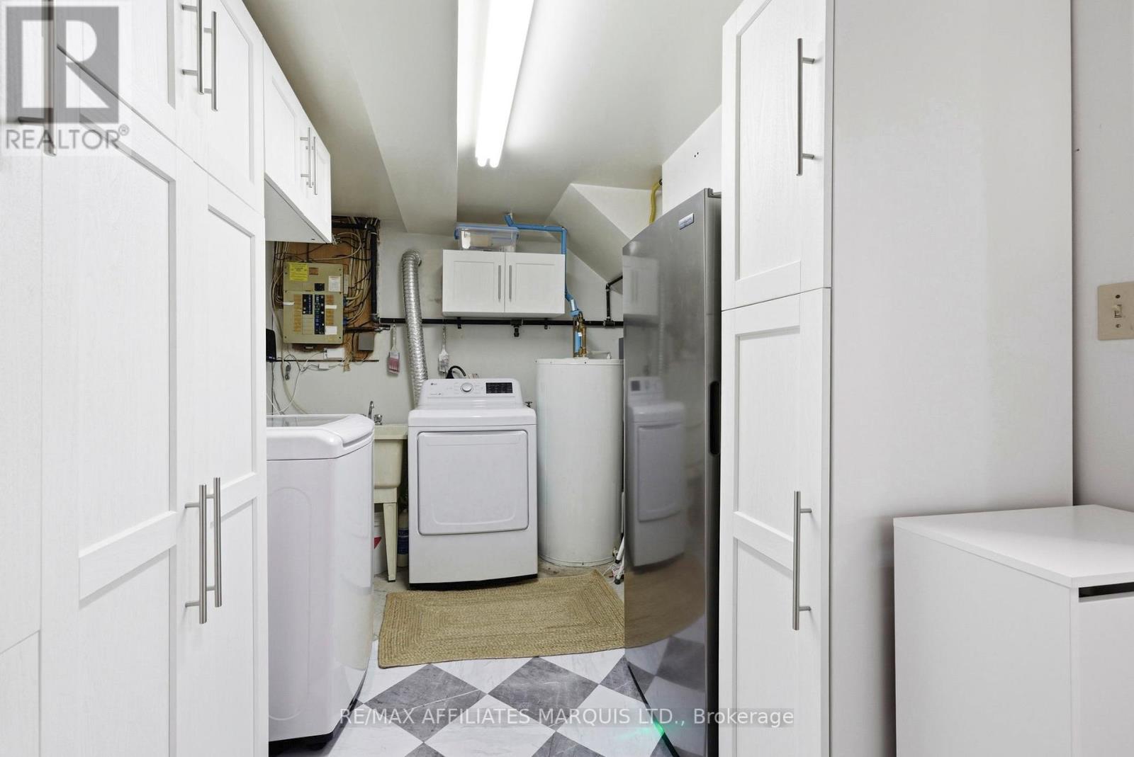 1057 Roy Avenue, Cornwall, ON - Indoor Photo Showing Laundry Room