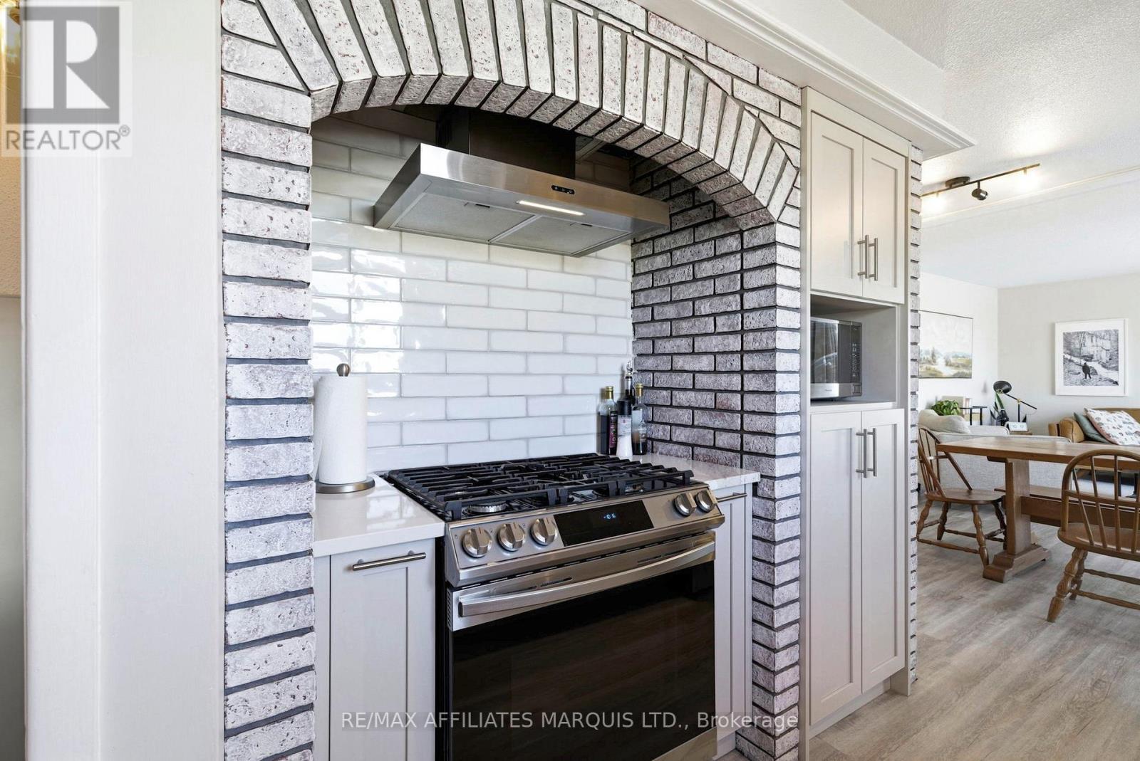 1057 Roy Avenue, Cornwall, ON - Indoor Photo Showing Kitchen