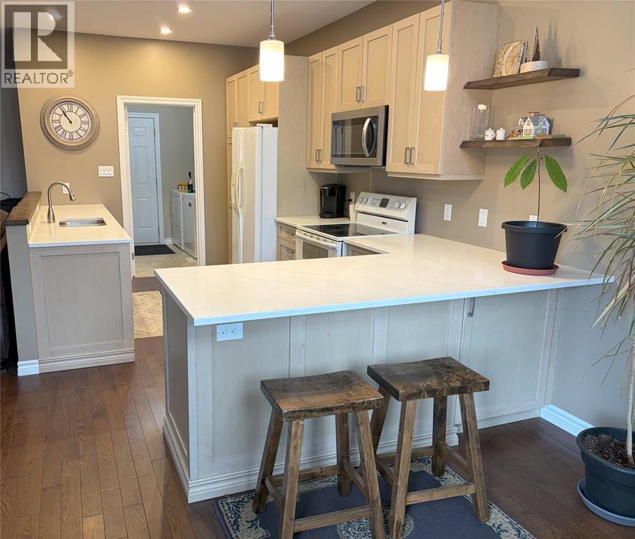 13 Oakwood Links Lane, Grand Bend, ON - Indoor Photo Showing Kitchen