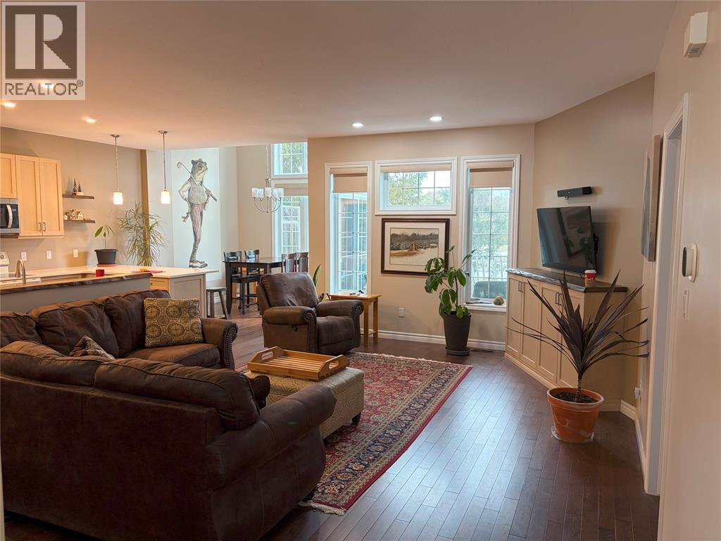 13 Oakwood Links Lane, Grand Bend, ON - Indoor Photo Showing Living Room